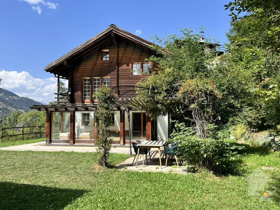 Geräumiges Chalet mit Charakter, schöner Veranda und herrlichem Garten