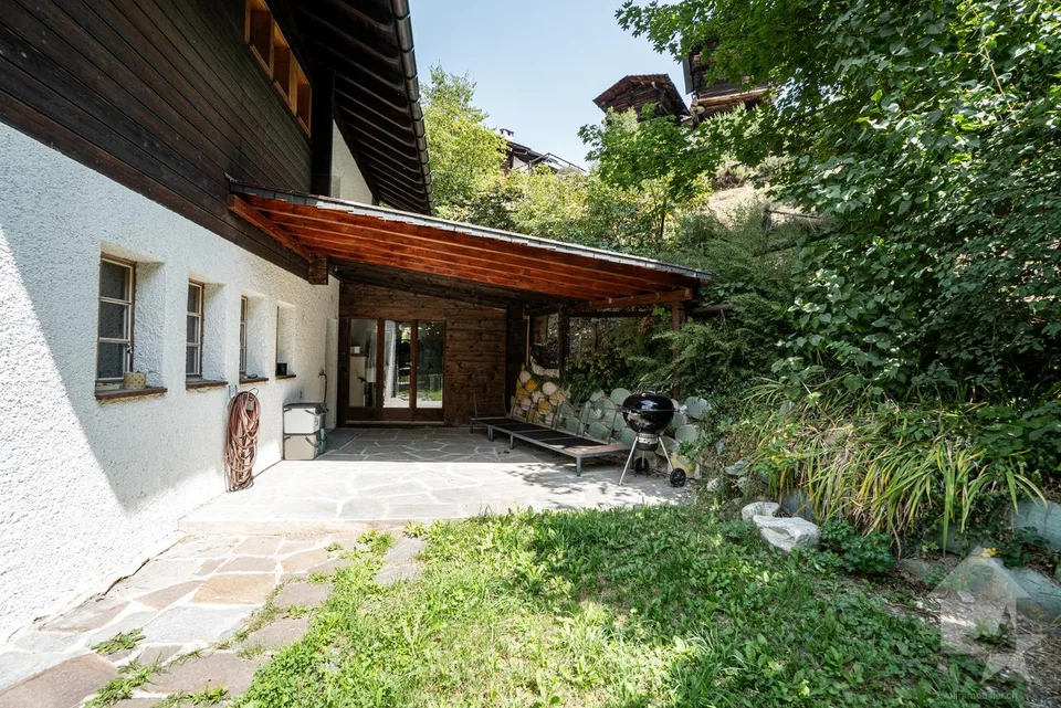 Geräumiges Chalet mit Charakter, schöner Veranda und herrlichem Garten