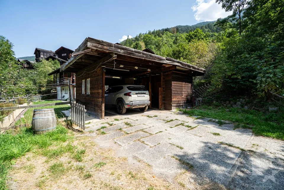 Geräumiges Chalet mit Charakter, schöner Veranda und herrlichem Garten