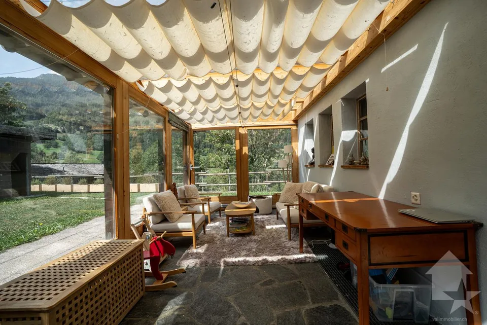 Geräumiges Chalet mit Charakter, schöner Veranda und herrlichem Garten