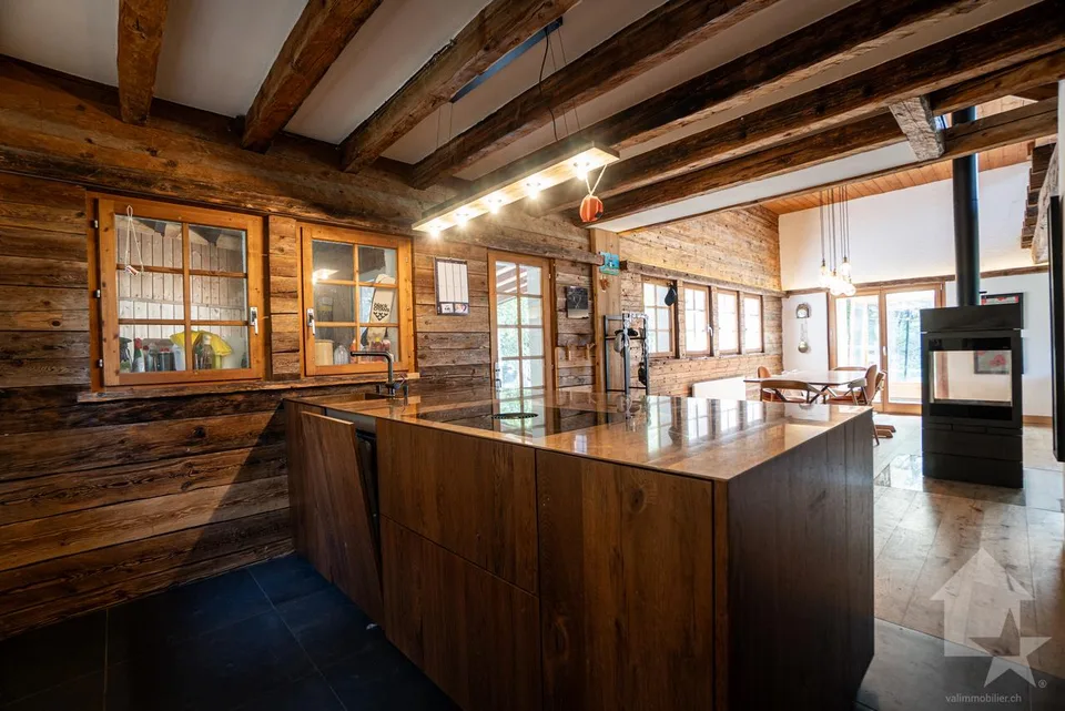 Geräumiges Chalet mit Charakter, schöner Veranda und herrlichem Garten