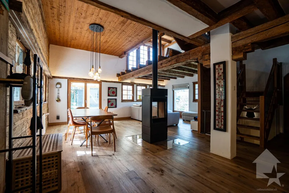 Geräumiges Chalet mit Charakter, schöner Veranda und herrlichem Garten