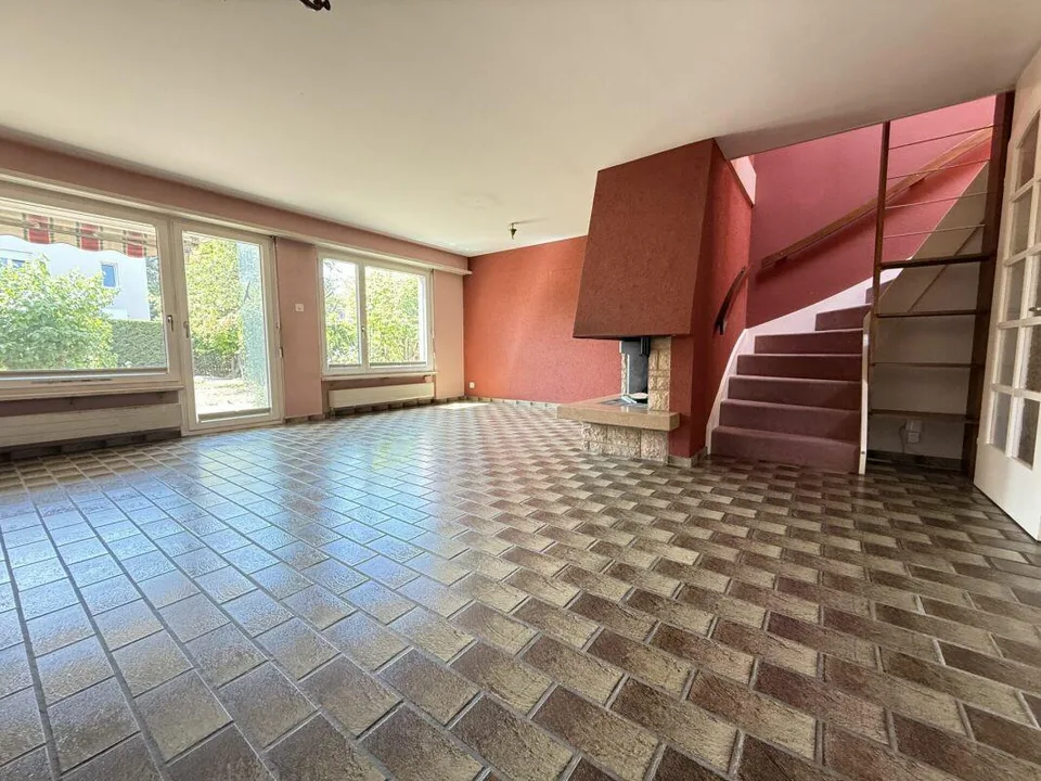 Ruhig gelegenes 4 1/2 Zimmer Eck-Einfamilienhaus mit Garten