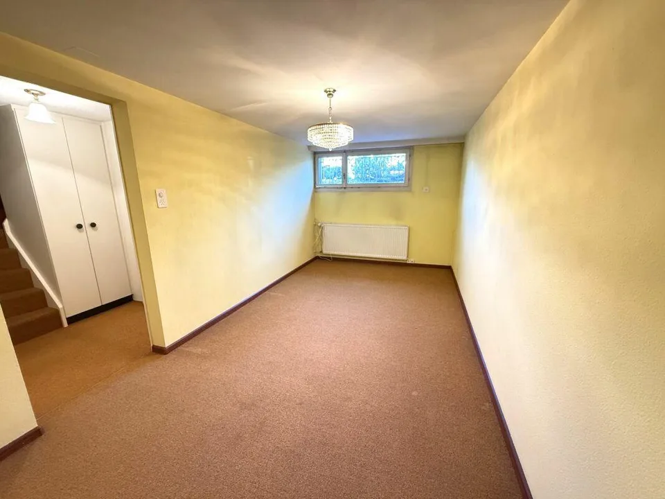 Ruhig gelegenes 4 1/2 Zimmer Eck-Einfamilienhaus mit Garten