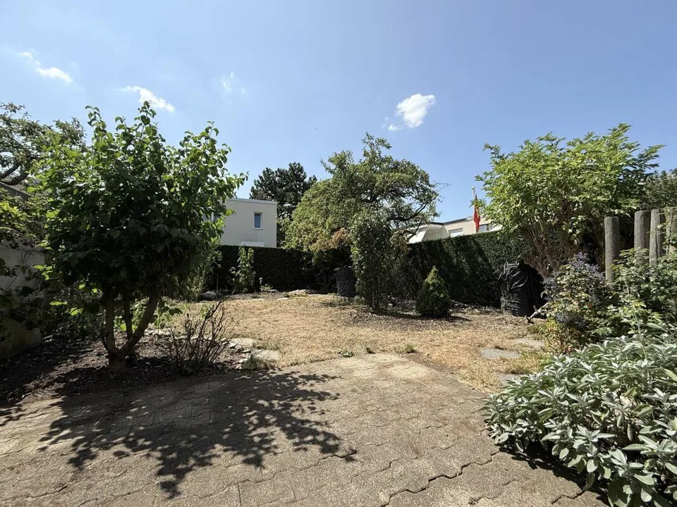 Ruhig gelegenes 4 1/2 Zimmer Eck-Einfamilienhaus mit Garten