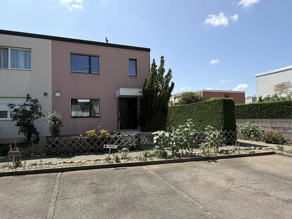Ruhig gelegenes 4 1/2 Zimmer Eck-Einfamilienhaus mit Garten
