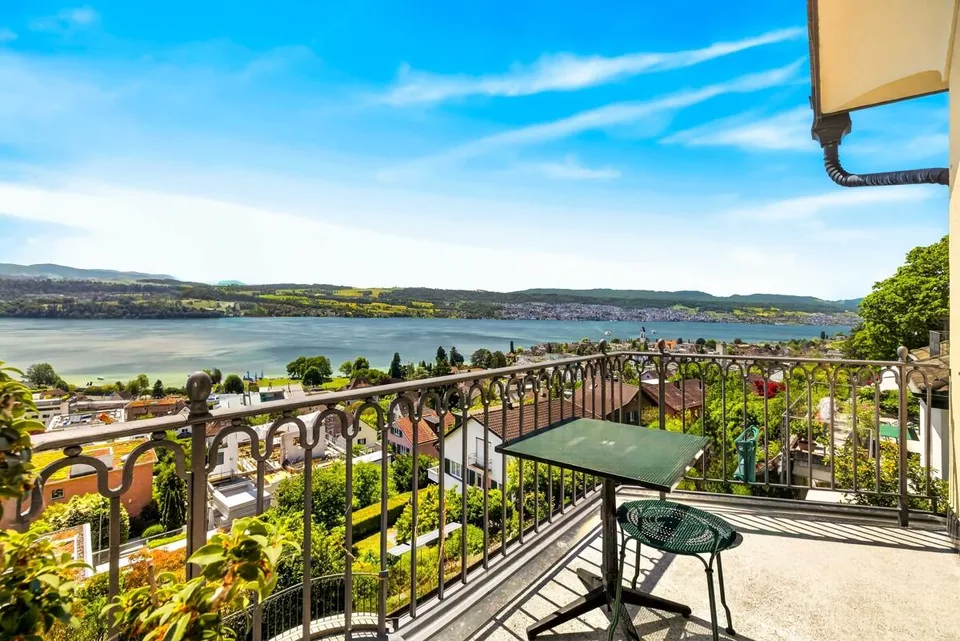 Stilvolle Villa in bester Lage mit See- und Bergpanorama