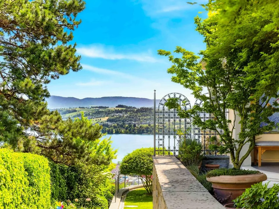 Stilvolle Villa in bester Lage mit See- und Bergpanorama