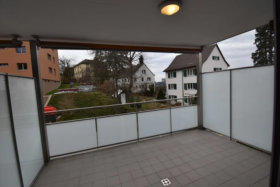 Kernsanierte 2.5-Zimmerwohnung im 2. OG rechts