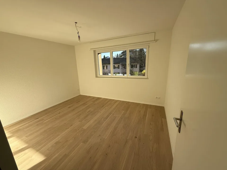 Kernsanierte 2.5-Zimmerwohnung im 2. OG rechts
