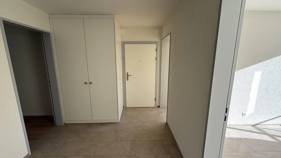 Kernsanierte 2.5-Zimmerwohnung im 2. OG rechts
