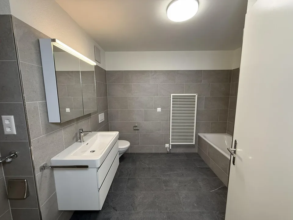 Kernsanierte 2.5-Zimmerwohnung im 2. OG rechts