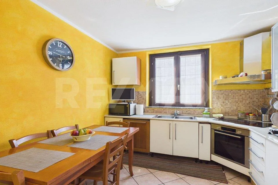 ITALIA-Appartamento con grande terrazza e garage vicino al confine ... – Foto 9 von 13