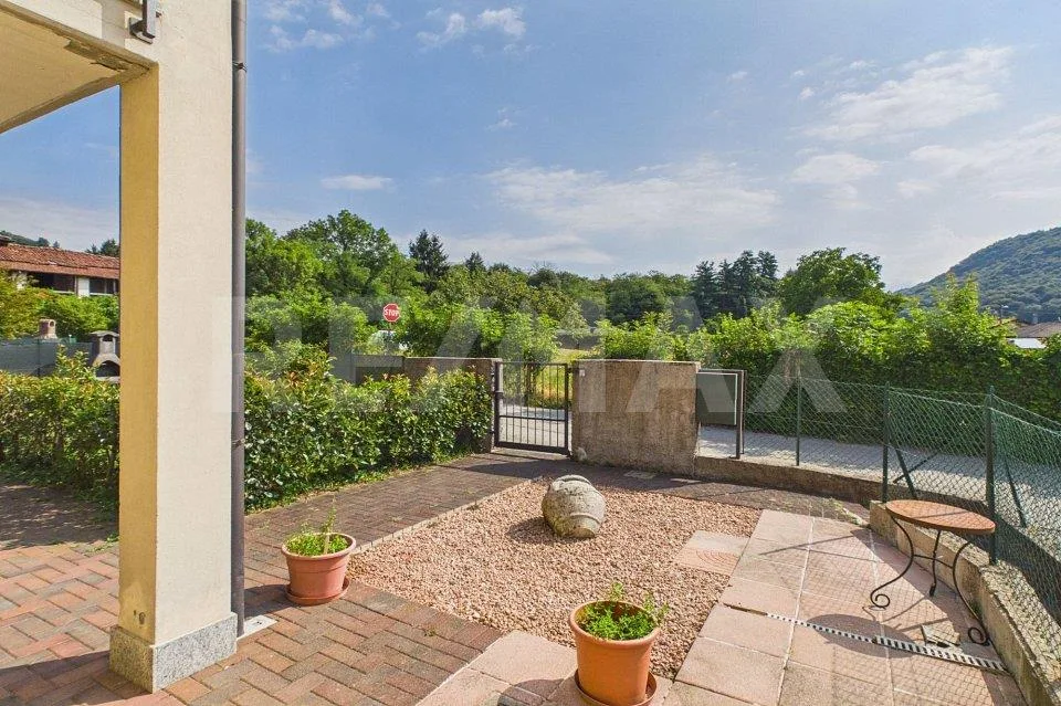 ITALIA-Appartamento con grande terrazza e garage vicino al confine ... – Foto 4 von 13