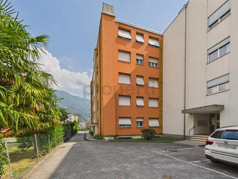 Elegant renovated apartment with balcony