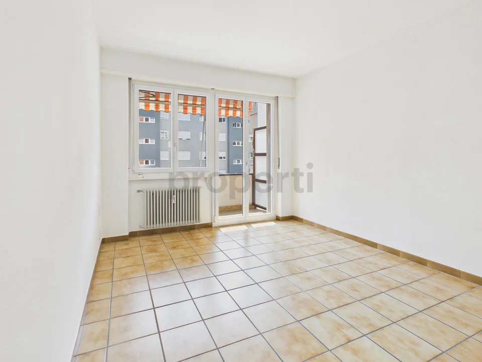 Elegant renovated apartment with balcony