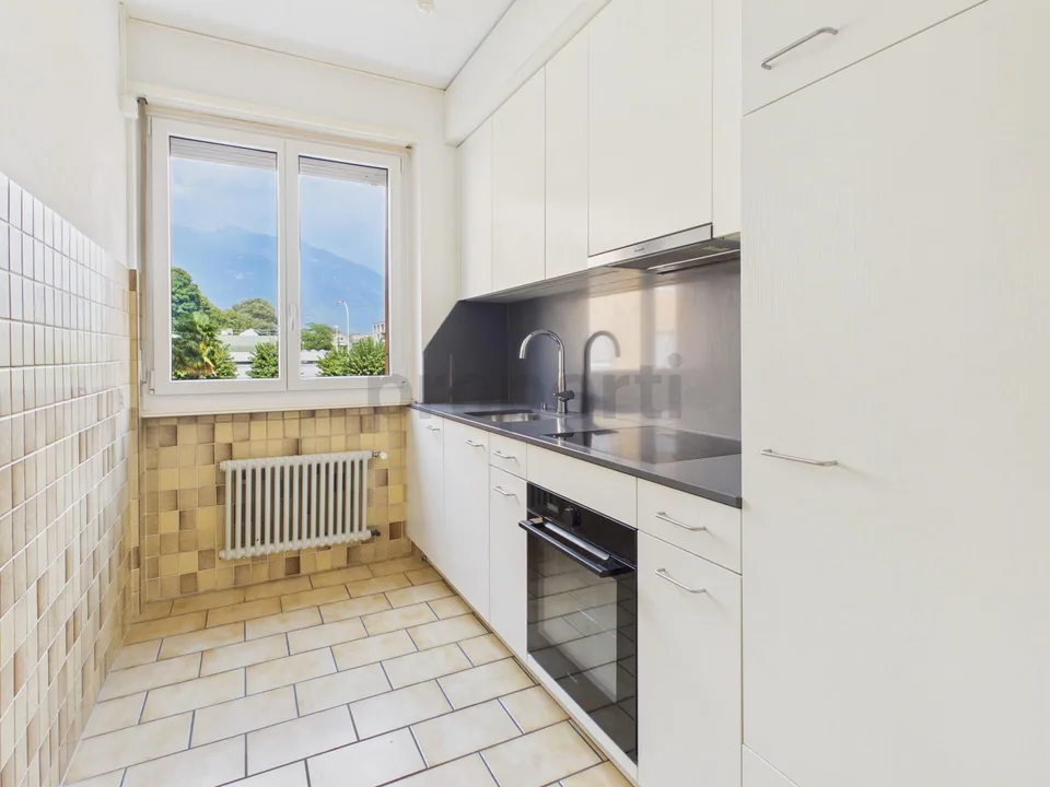 Elegant renovated apartment with balcony