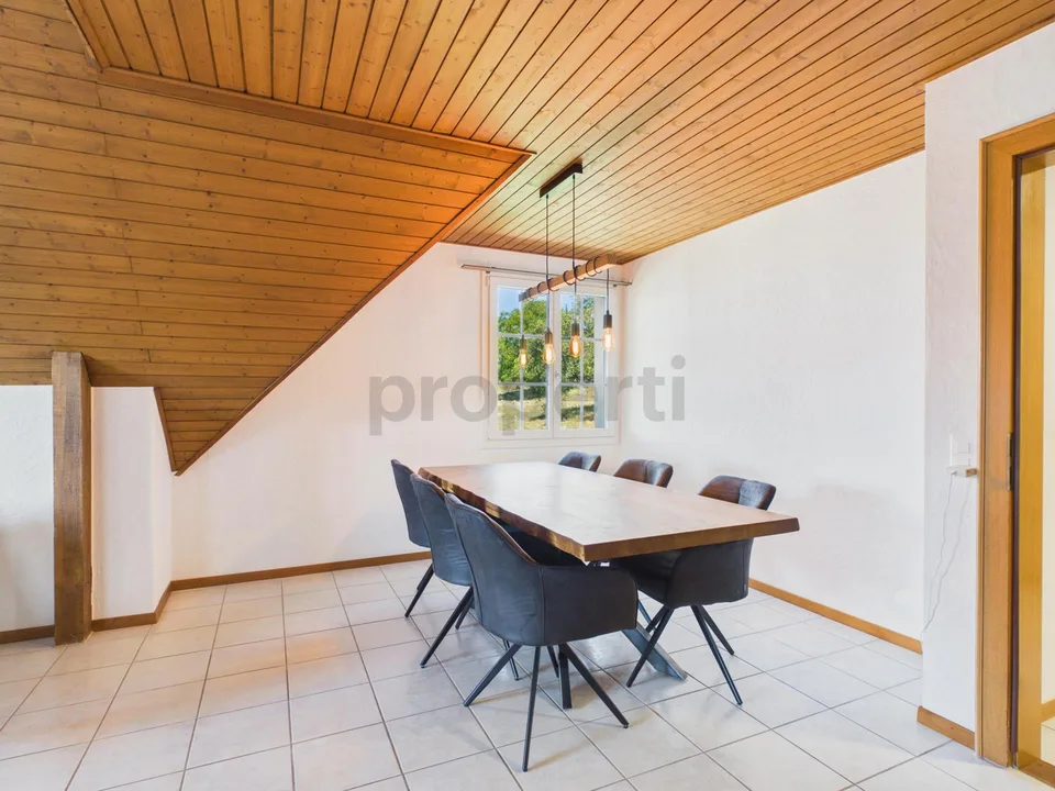 Stilvoll renoviertes Wohnglück mit sonnigem Balkon