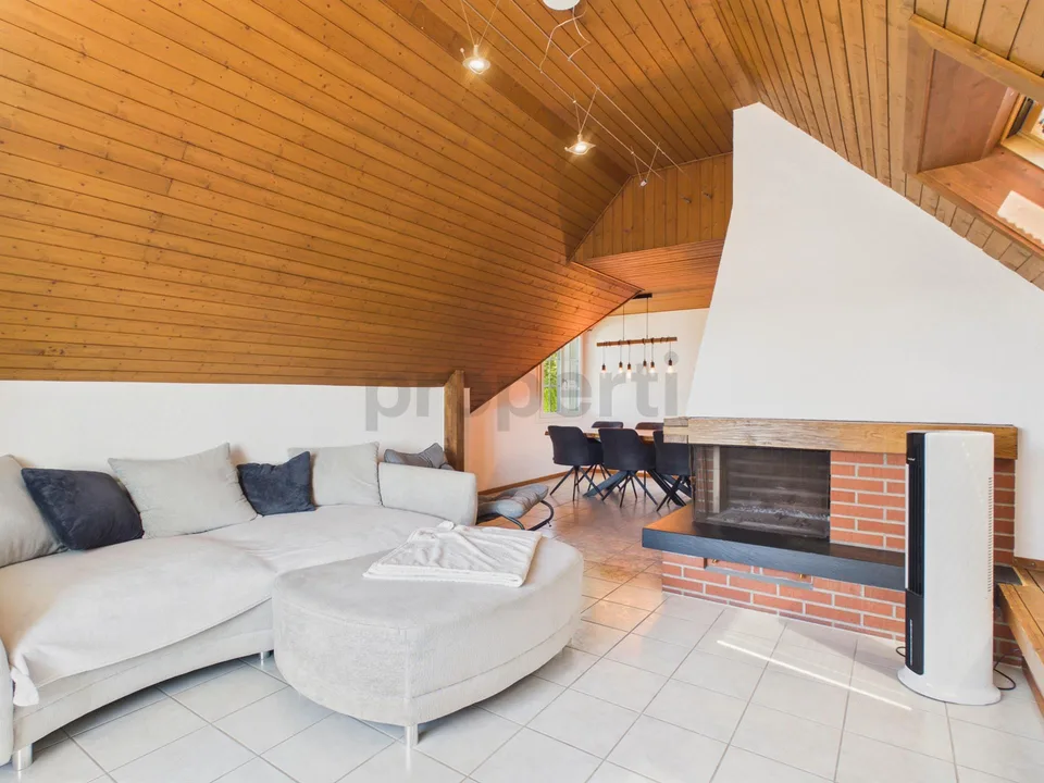 Stilvoll renoviertes Wohnglück mit sonnigem Balkon