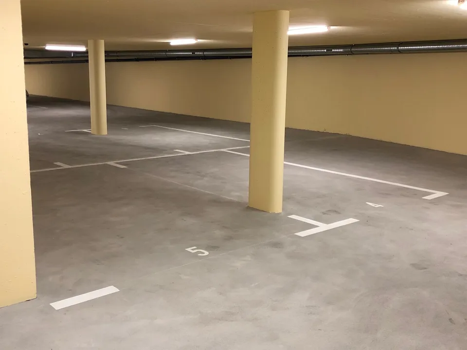 Einstellplatz in moderner und neuer Tiefgarage