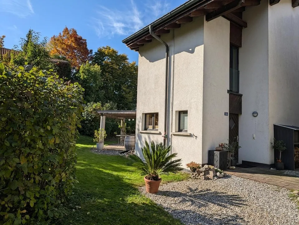 Cheminée, PV und Tiefgaragenplatz in familienfreundlicher Überbauung