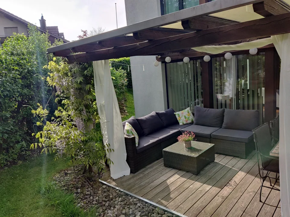Cheminée, PV und Tiefgaragenplatz in familienfreundlicher Überbauung