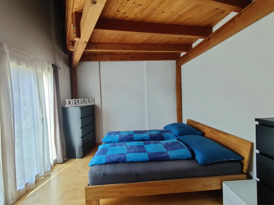 Cheminée, PV und Tiefgaragenplatz in familienfreundlicher Überbauung