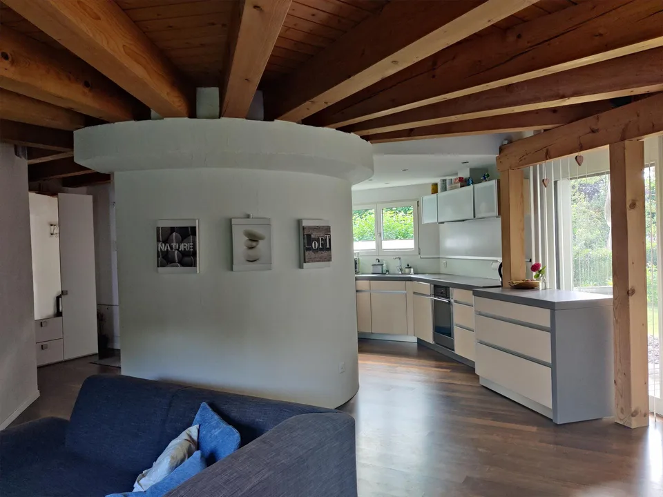 Cheminée, PV und Tiefgaragenplatz in familienfreundlicher Überbauung
