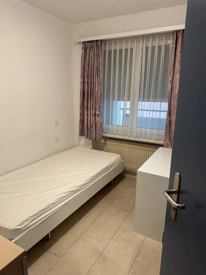 Einzelzimmer möbliert (123)