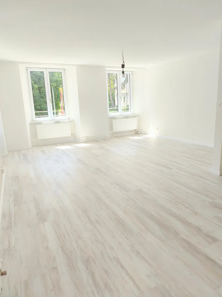Schöne, neu renovierte 4 Zimmer Wohnung, Zentrumsnah