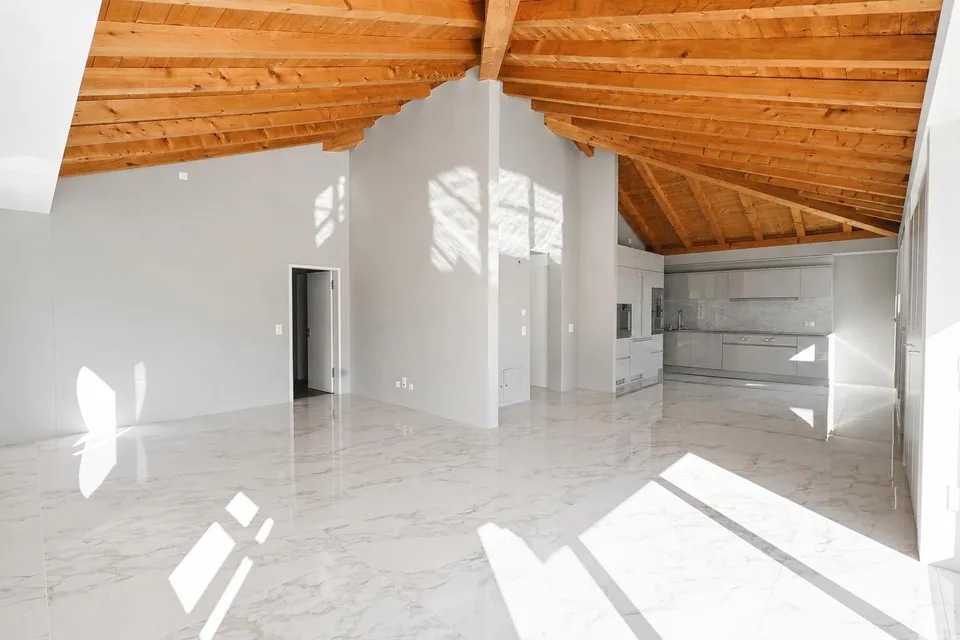 Helle 4,5 Zimmer Dachwohnung mit grosser Dachterrasse – photo 2 sur 9