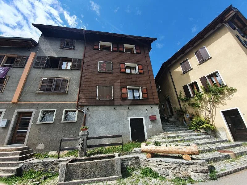 NEL CUORE DEL PAESE CON TANTO POTENZIALE