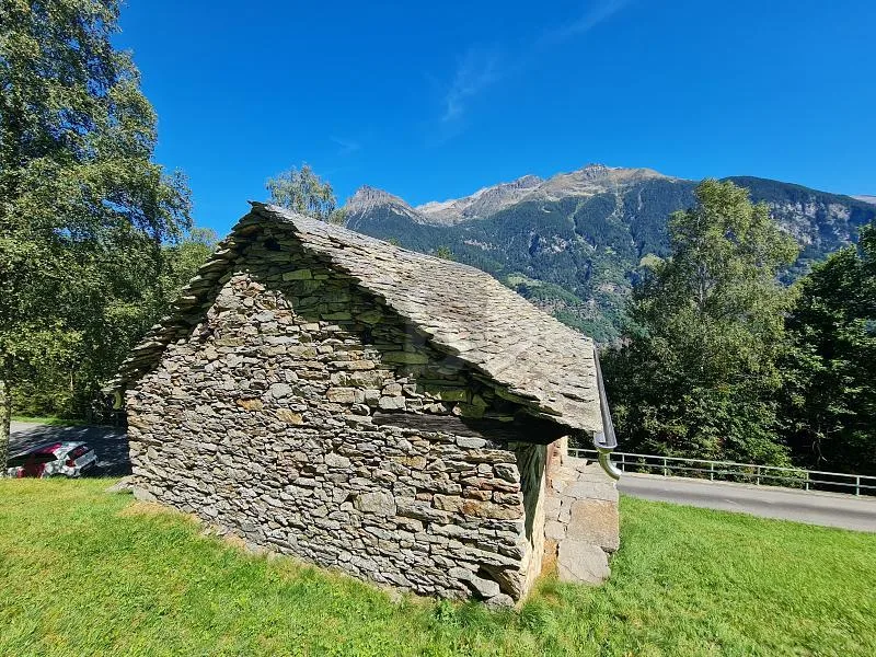 CON VISTA TRA SOLE E NATURA
