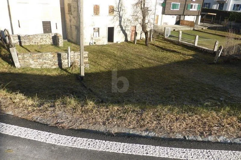 CON MOLTO POTENZIALE E AMPIO GIARDINO