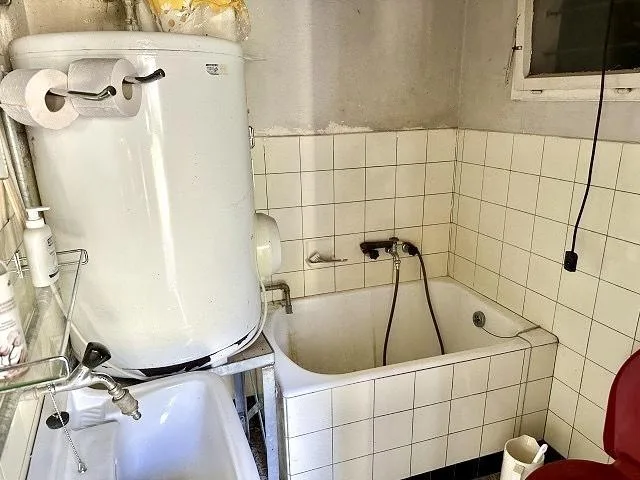 2-Zimmer-Häuschen mit Nebenraum an sehr schöner Aussichtslage / cas...