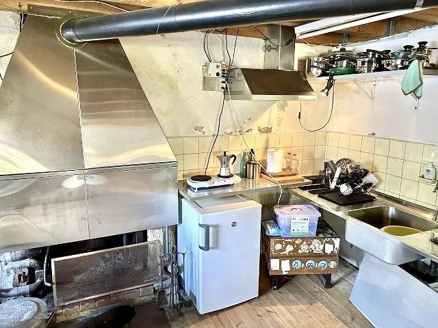 2-Zimmer-Häuschen mit Nebenraum an sehr schöner Aussichtslage / cas...