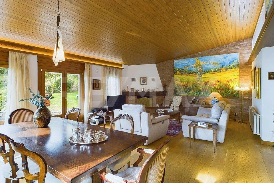 Una villa. Quattro modi di viverla. Anche residenza di vacanza.