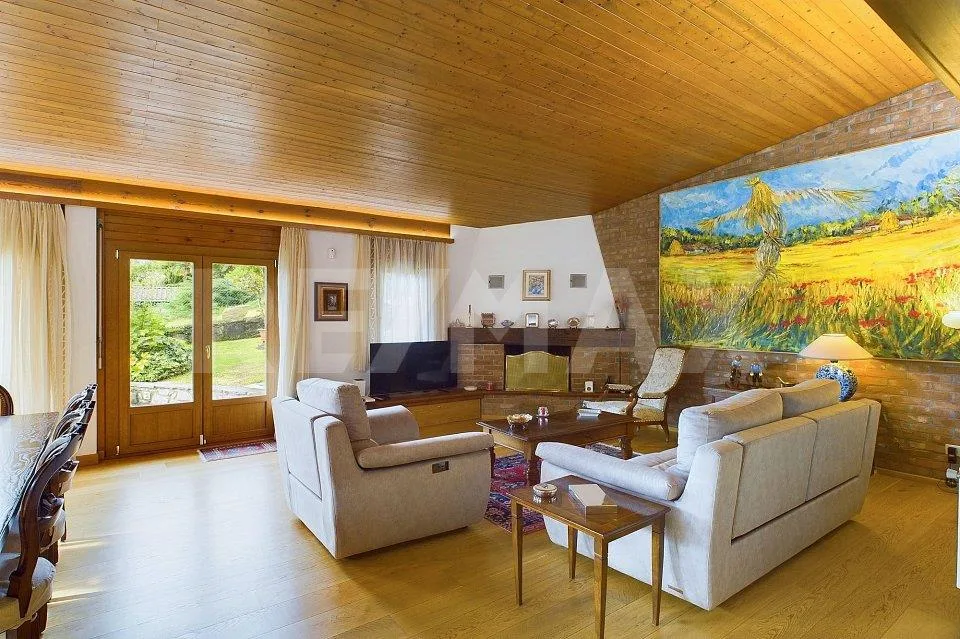 Una villa. Quattro modi di viverla. Anche residenza di vacanza.