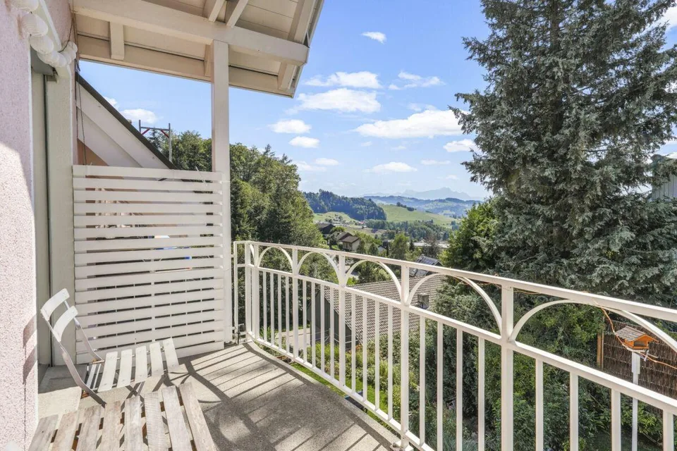 Ampia, ben curata casa a schiera in una posizione tranquilla e familiare con vista sull'Alpstein