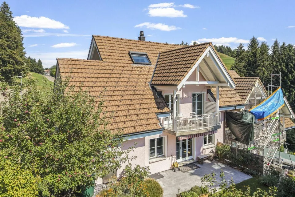Ampia, ben curata casa a schiera in una posizione tranquilla e familiare con vista sull'Alpstein