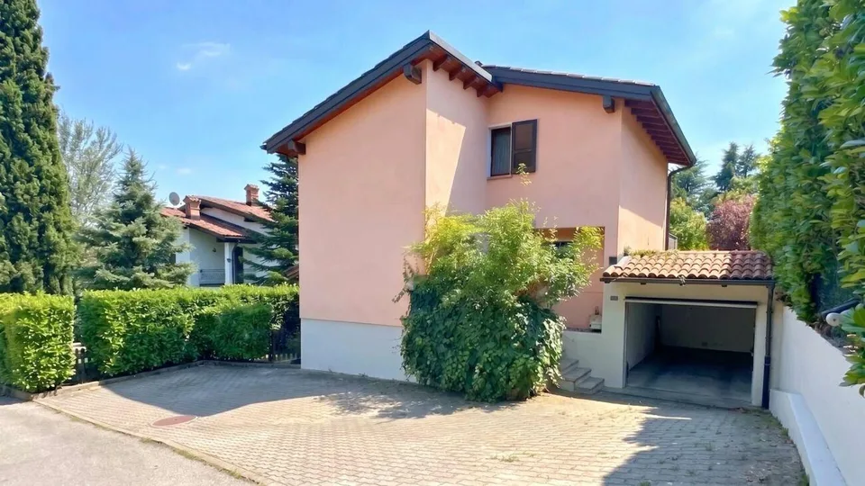 Casa di charme con camino, terrazzo e locale hobby insonorizzato