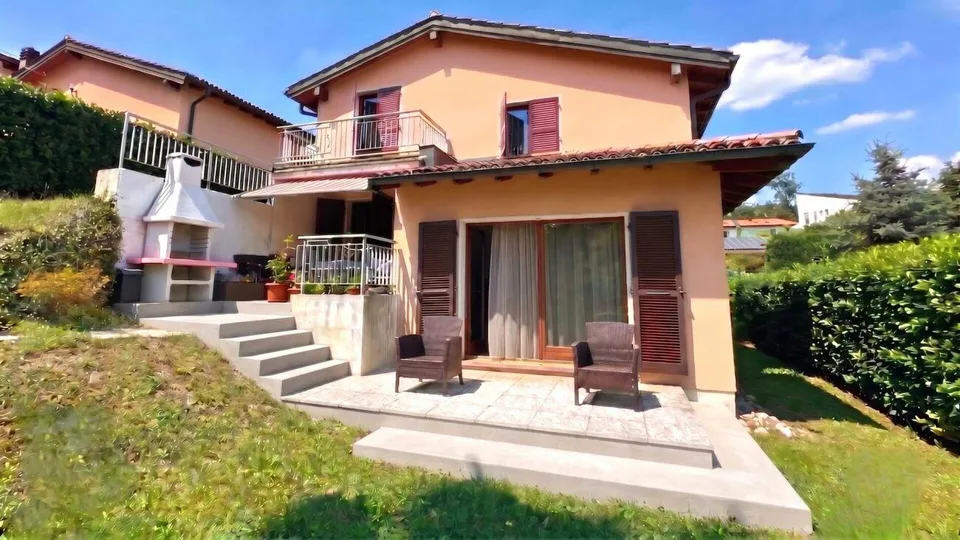 Casa di charme con camino, terrazzo e locale hobby insonorizzato
