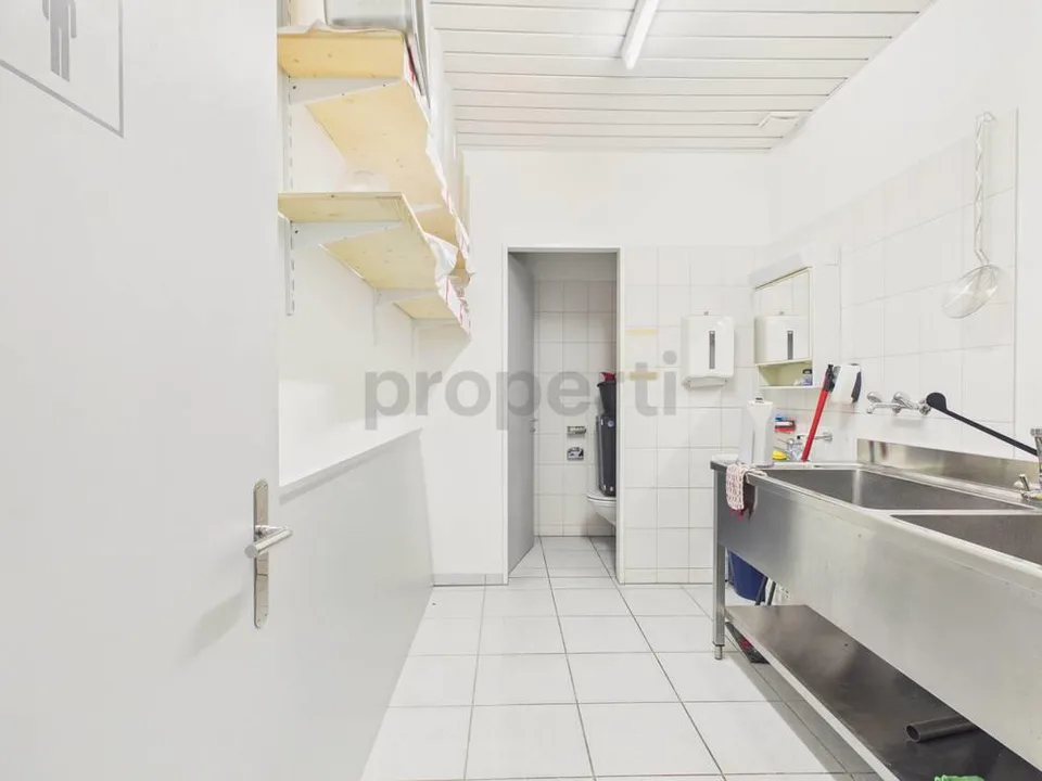 Attraktive Anlageimmobilie an bester Lage in Beckenried – Gewerbefl...