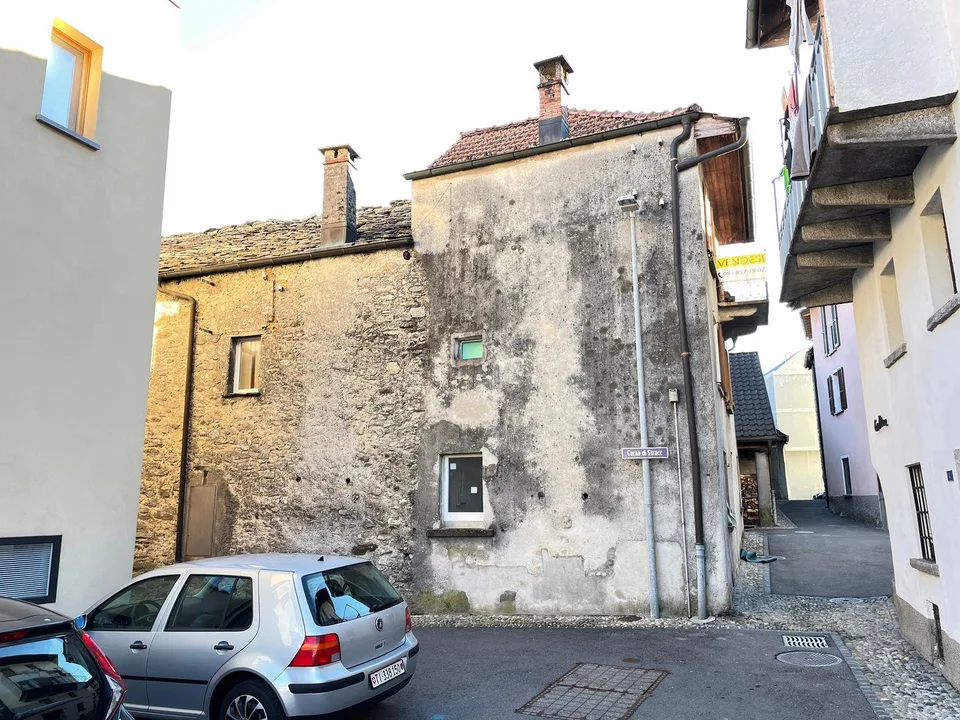 Residenza secondaria possibile — Due rustici contigui a Gorduno