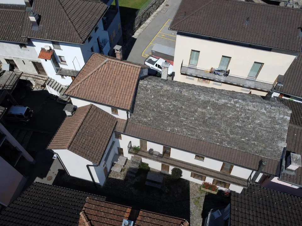 Residenza secondaria possibile — Due rustici contigui a Gorduno