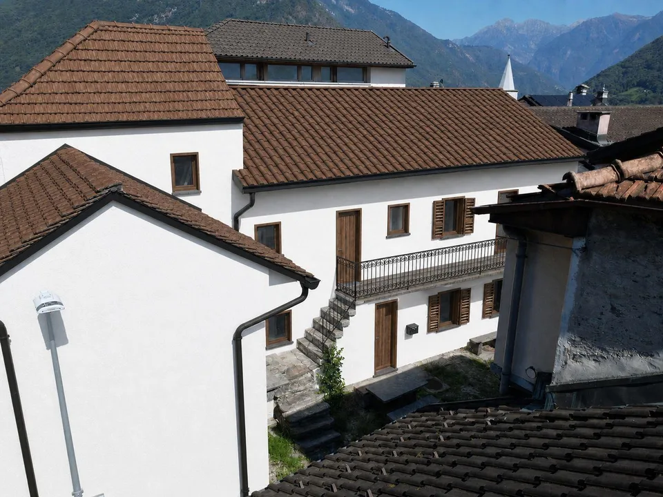 Residenza secondaria possibile — Due rustici contigui a Gorduno