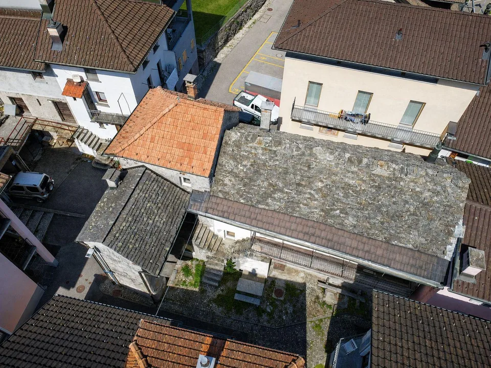 Residenza secondaria possibile — Due rustici contigui a Gorduno
