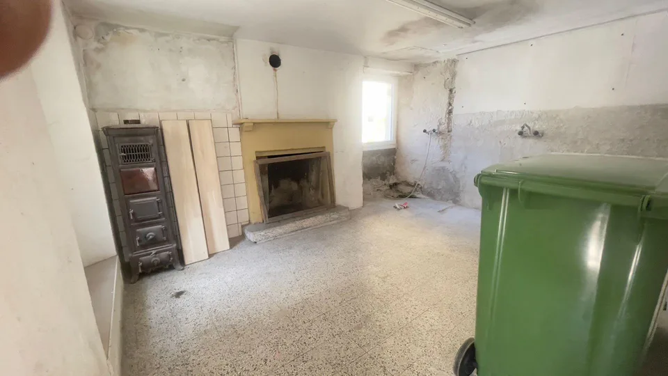 Residenza secondaria possibile — Due rustici contigui a Gorduno