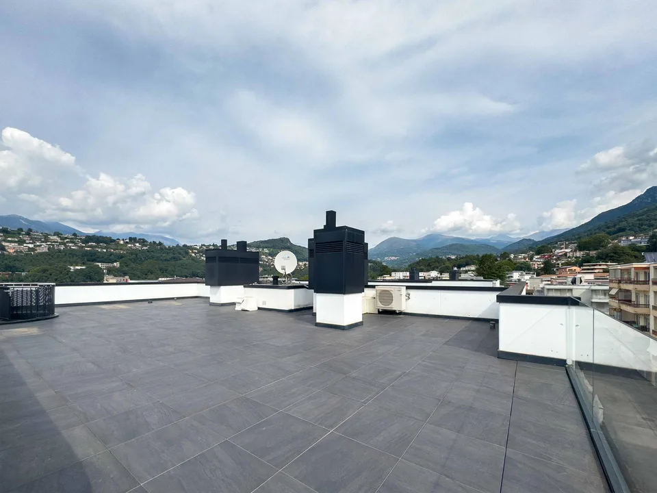 Spazioso attico con tetto terrazza a Pregassona