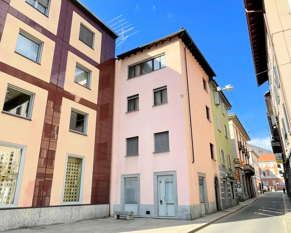 Appartamento duplex + appartamento a reddito + negozio